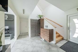 Thumbnail von Modernes, möbliertes Einfamilienhaus mit Garten und Pool in Ruhelage