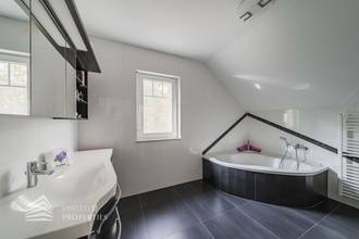 Thumbnail von Modernes, möbliertes Einfamilienhaus mit Garten und Pool in Ruhelage