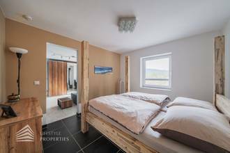 Thumbnail von Modernes, möbliertes Einfamilienhaus mit Garten und Pool in Ruhelage