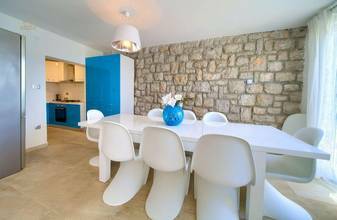 Thumbnail von Doppelhaushälfte mit Pool nahe dem Meer