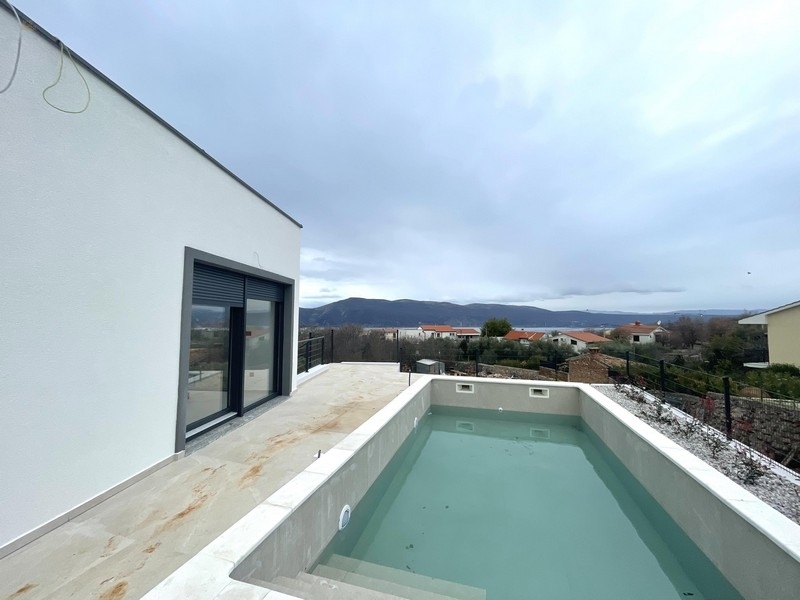 Moderne Villa (DHH) mit Swimmingpool und Meerblick