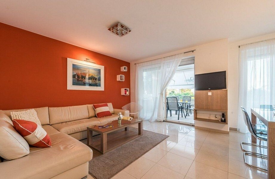 Thumbnail von Erdgeschosswohnung mit Pool und Garten