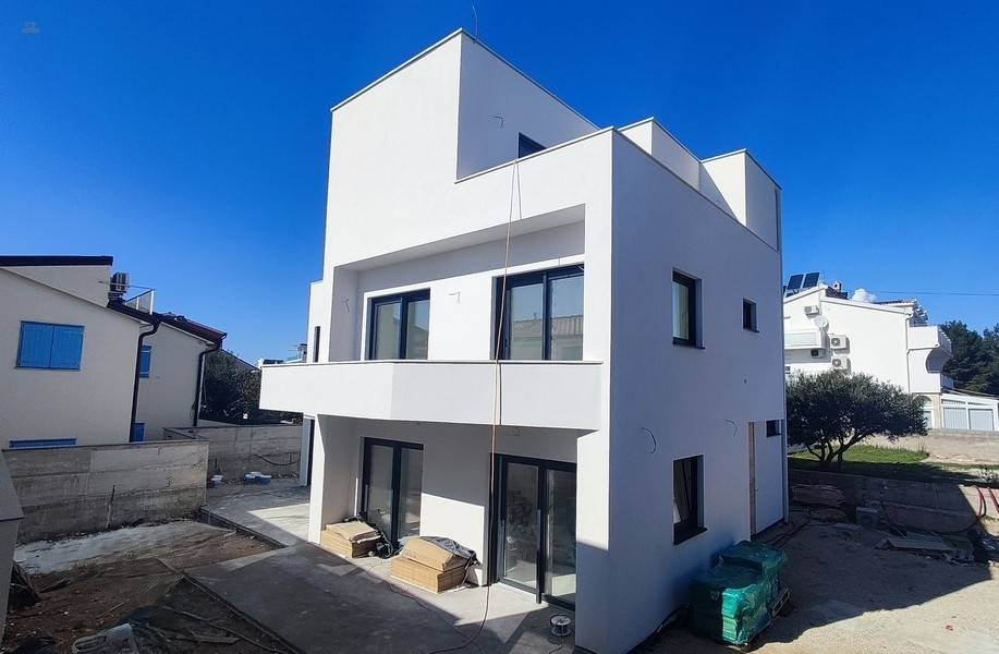 Doppelhaushälfte im modernen Stil nahe dem Strand