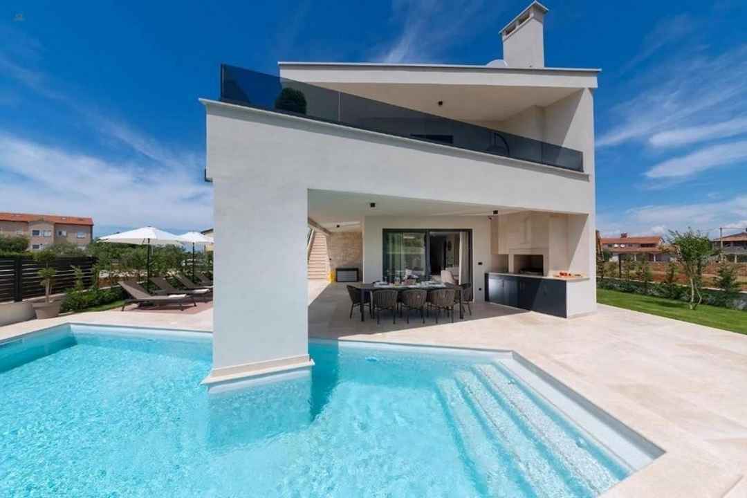 Moderne Villa mit Pool, Dachterrasse und Blick auf das Meer - Region Porec