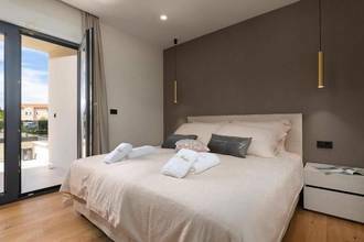 Thumbnail von Moderne Villa mit Pool, Dachterrasse und Blick auf das Meer - Region Porec