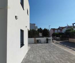 Thumbnail von Doppelhaushälfte im modernen Stil nahe dem Meer