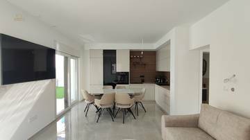 Thumbnail von Doppelhaushälfte im modernen Stil nahe dem Meer