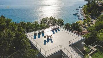 Thumbnail von Villa moderna con terrazza sul tetto vicino alla riva del mare, regione di Crikvenica