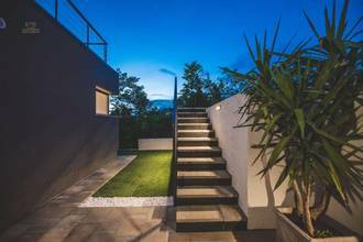 Thumbnail von Villa moderna con terrazza sul tetto vicino alla riva del mare, regione di Crikvenica