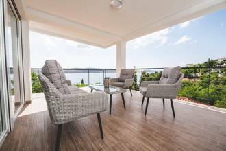 Thumbnail von Villa moderna con terrazza sul tetto vicino alla riva del mare, regione di Crikvenica