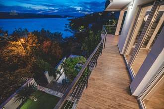 Thumbnail von Villa moderna con terrazza sul tetto vicino alla riva del mare, regione di Crikvenica