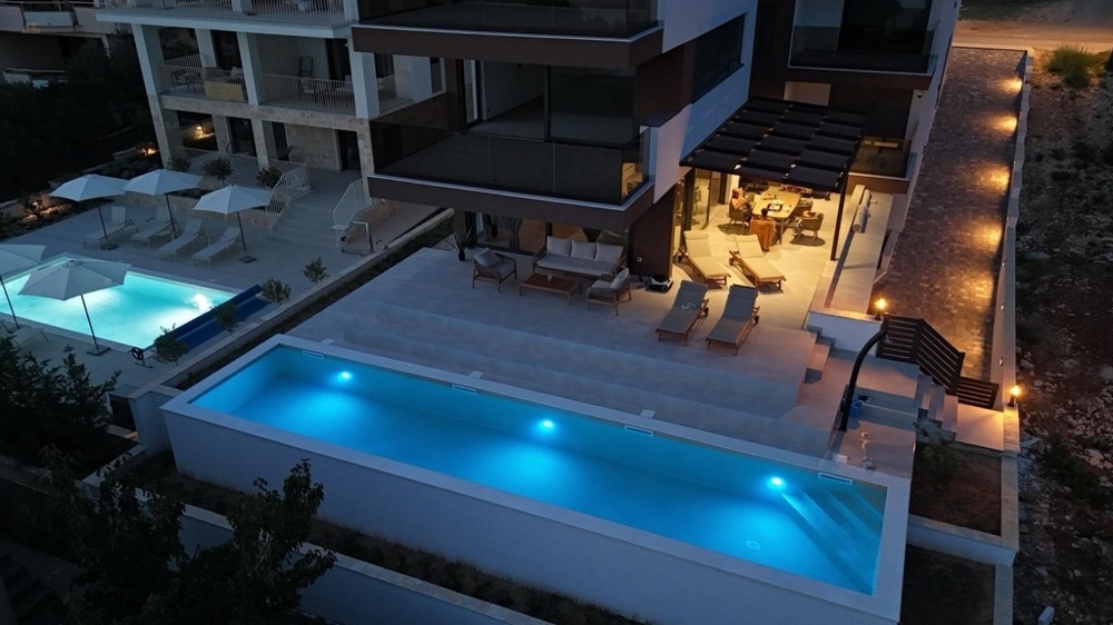 Thumbnail von Luxuriöses Apartment im Erdgeschoss - mit privatem Garten und Pool