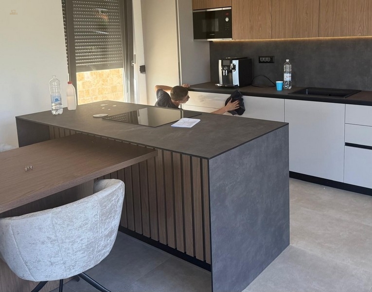 Thumbnail von Luxuriöses Apartment im Erdgeschoss - mit privatem Garten und Pool