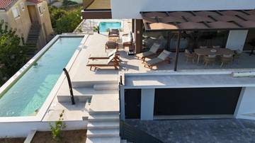 Thumbnail von Luxuriöses Apartment im Erdgeschoss - mit privatem Garten und Pool