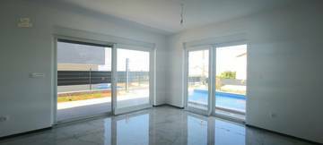 Thumbnail von Moderne Neubau-Villa mit Swimmingpool