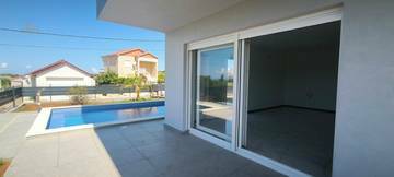 Thumbnail von Moderne Neubau-Villa mit Swimmingpool