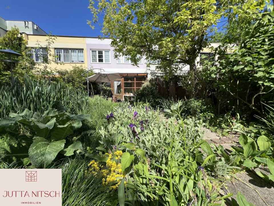 Gut geschnittenes Reihenhaus im Split-Level mit blühendem Garten - Gumpoldskirchen