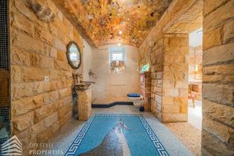 Thumbnail von Luxuriöse 12-Zimmer-Villa mit Wellnessbereich Nähe Gersthof