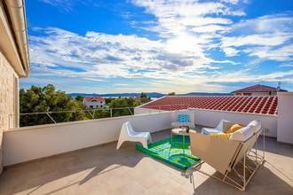 Thumbnail von Moderne Villa mit mediterranen Elementen nahe dem Meer