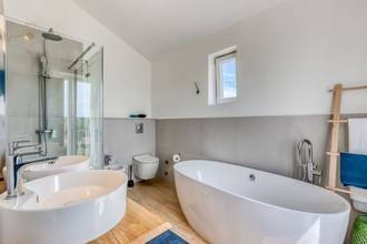 Thumbnail von Moderne Villa mit mediterranen Elementen nahe dem Meer