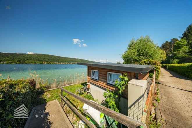 Exklusives Badeparadies am Wörthersee: Ihr privates Refugium mit Seezugang und Waldidylle