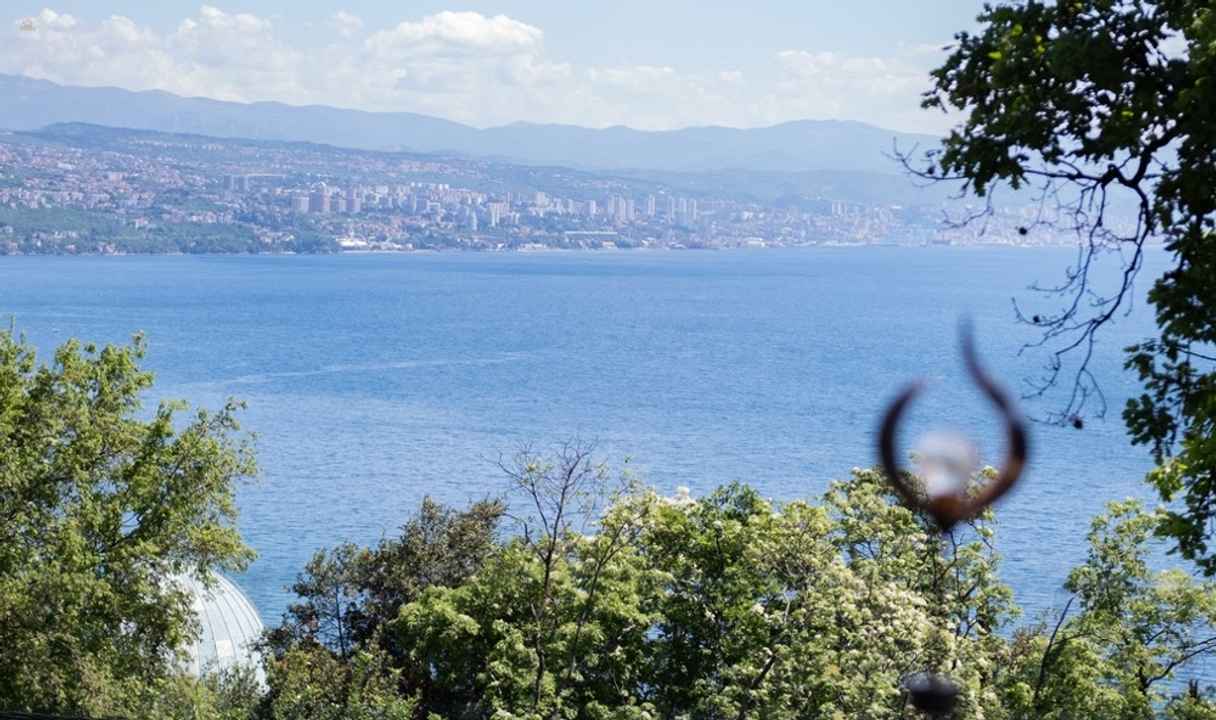 Wohnung mit Garten und Meerblick
