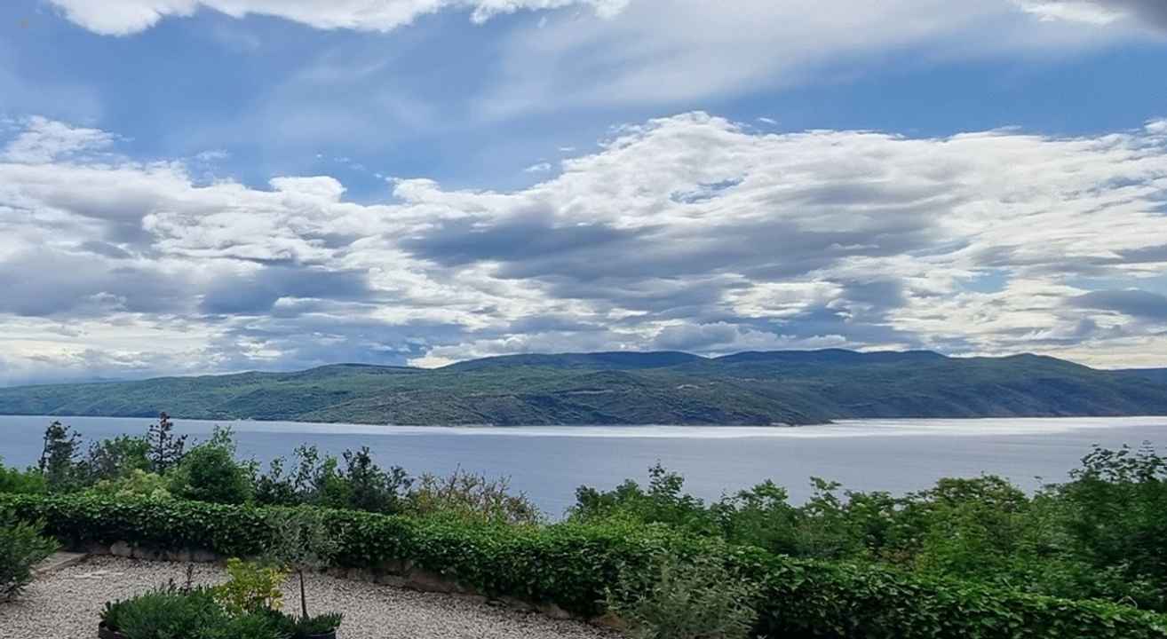 Haus mit wunderschönem Meerblick in ruhiger Lage