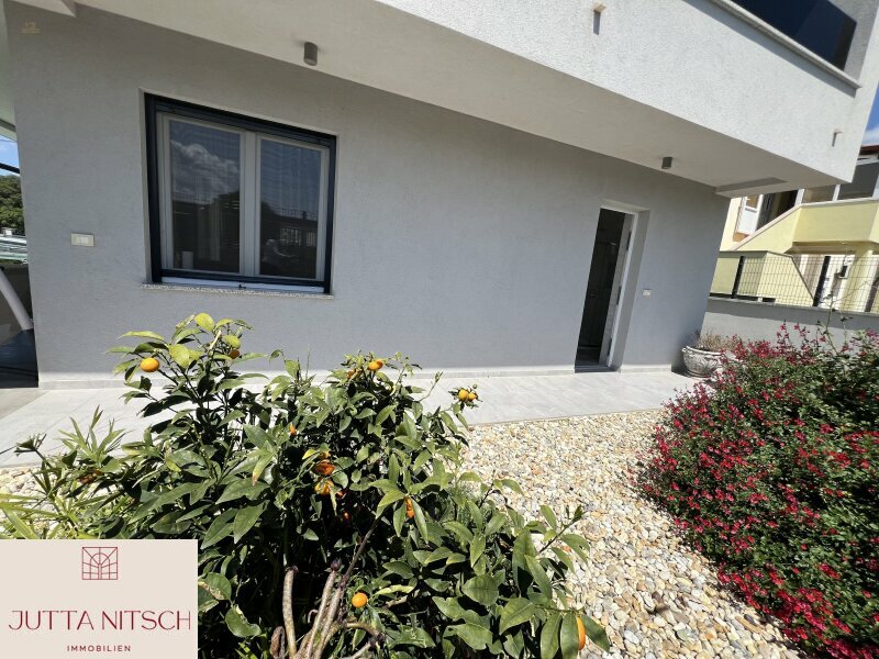 Thumbnail von Architekten-Terrassenvilla mit Pool in Strandnähe -  Sukošan bei Zadar