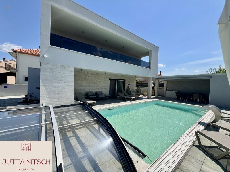 Thumbnail von Architekten-Terrassenvilla mit Pool in Strandnähe -  Sukošan bei Zadar