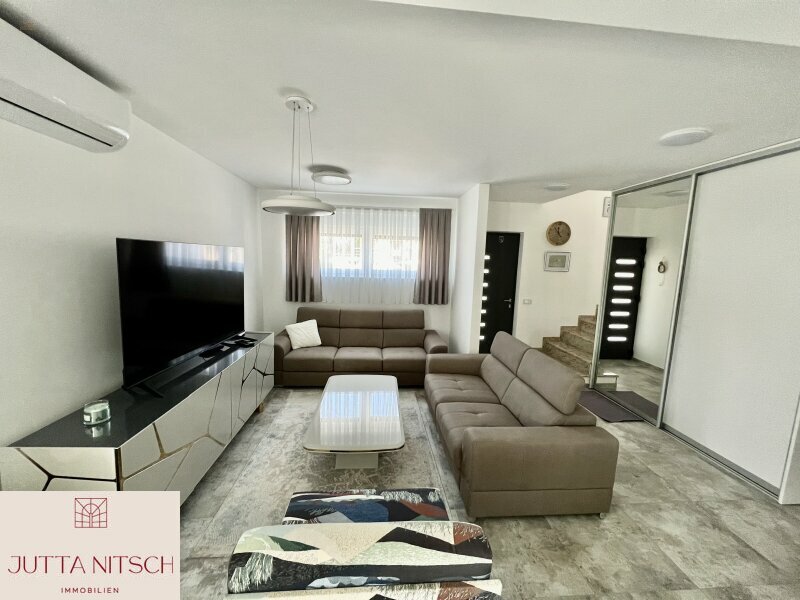 Thumbnail von Architekten-Terrassenvilla mit Pool in Strandnähe -  Sukošan bei Zadar