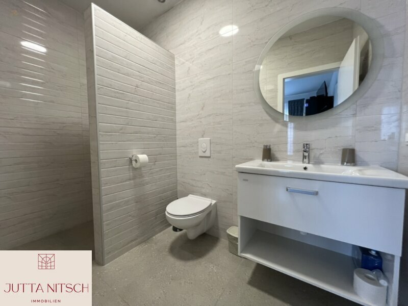 Thumbnail von Architekten-Terrassenvilla mit Pool in Strandnähe -  Sukošan bei Zadar