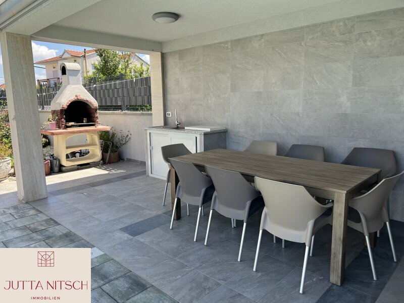 Thumbnail von Architekten-Terrassenvilla mit Pool in Strandnähe -  Sukošan bei Zadar