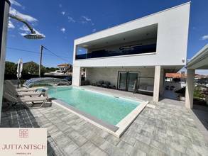 Thumbnail von Architekten-Terrassenvilla mit Pool in Strandnähe -  Sukošan bei Zadar