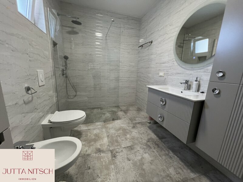 Thumbnail von Architekten-Terrassenvilla mit Pool in Strandnähe -  Sukošan bei Zadar