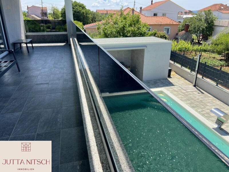 Thumbnail von Architekten-Terrassenvilla mit Pool in Strandnähe -  Sukošan bei Zadar