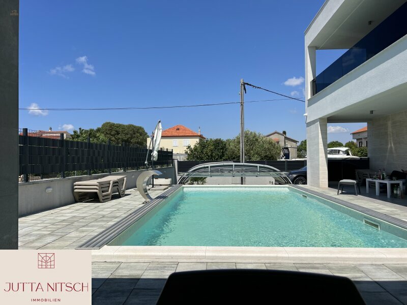 Thumbnail von Architekten-Terrassenvilla mit Pool in Strandnähe -  Sukošan bei Zadar