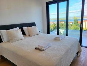 Thumbnail von Moderne Villa mit Meerblick