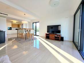 Thumbnail von Moderne Villa mit Meerblick