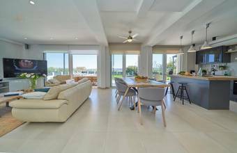 Thumbnail von Moderne Villa mit Swimmingpool