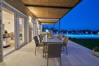 Thumbnail von Moderne Villa mit Swimmingpool