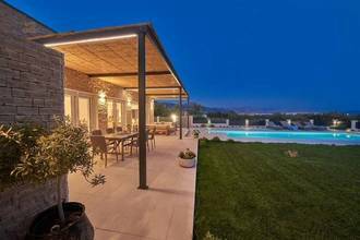 Thumbnail von Moderne Villa mit Swimmingpool