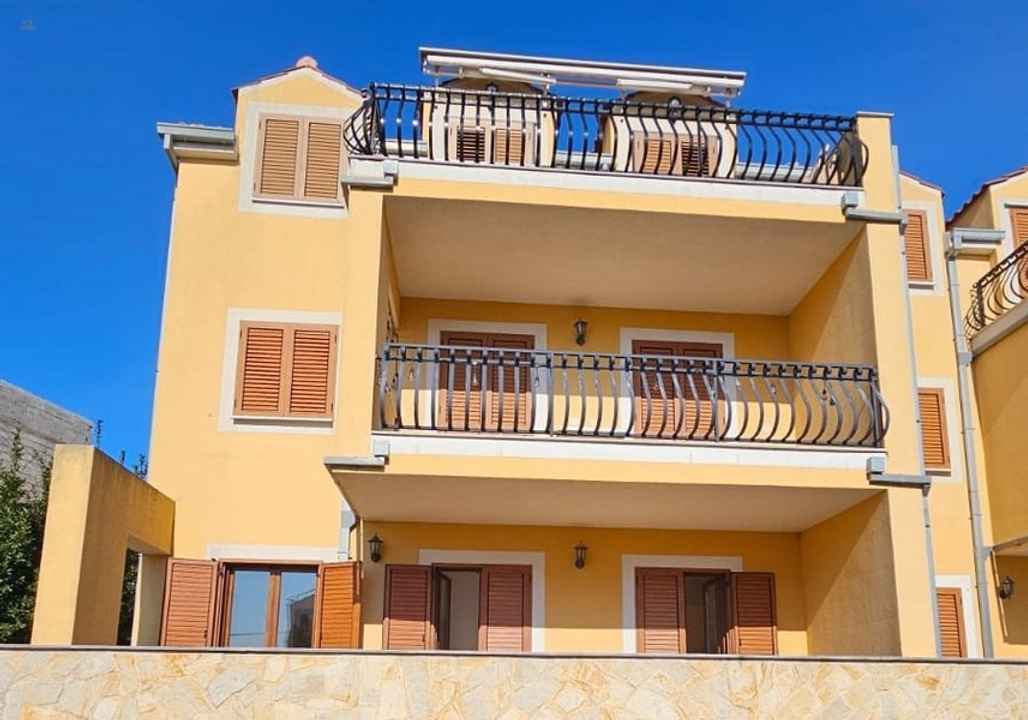 Möblierte Wohnung mit Garten und Meerblick