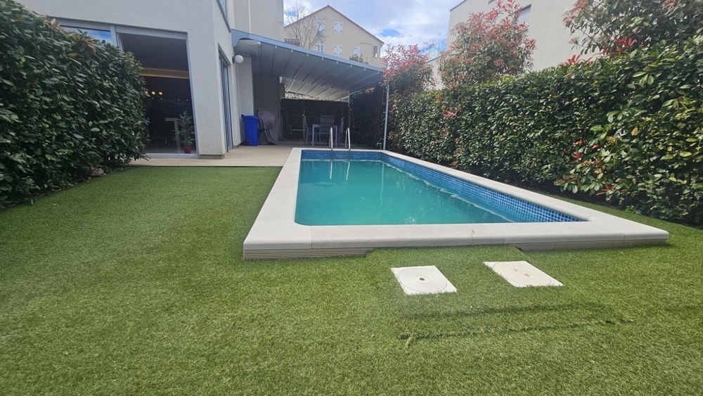 Thumbnail von Dreistöckige Wohnung mit Pool, Garten und Dachterrasse