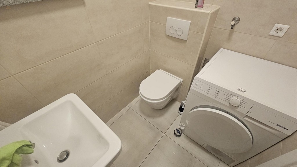 Thumbnail von Dreistöckige Wohnung mit Pool, Garten und Dachterrasse