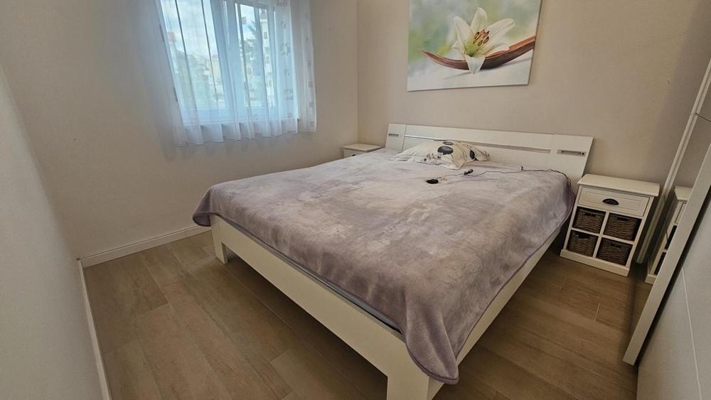 Thumbnail von Dreistöckige Wohnung mit Pool, Garten und Dachterrasse