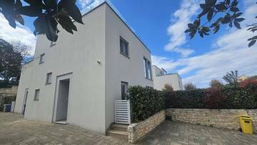 Thumbnail von Dreistöckige Wohnung mit Pool, Garten und Dachterrasse