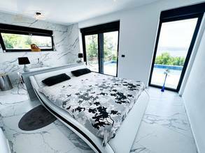 Thumbnail von Moderne Villa mit Pool und schönem Meerblick