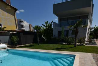 Thumbnail von Moderne Villa mit vier Wohneinheiten in außergewöhnlicher Lage direkt am Yachthafen