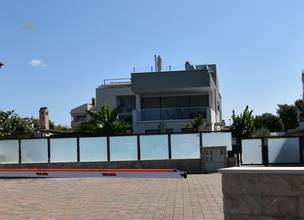 Thumbnail von Moderne Villa mit vier Wohneinheiten in außergewöhnlicher Lage direkt am Yachthafen