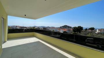 Thumbnail von Moderne Doppelhaushälfte mit schönem Meerblick und Pool